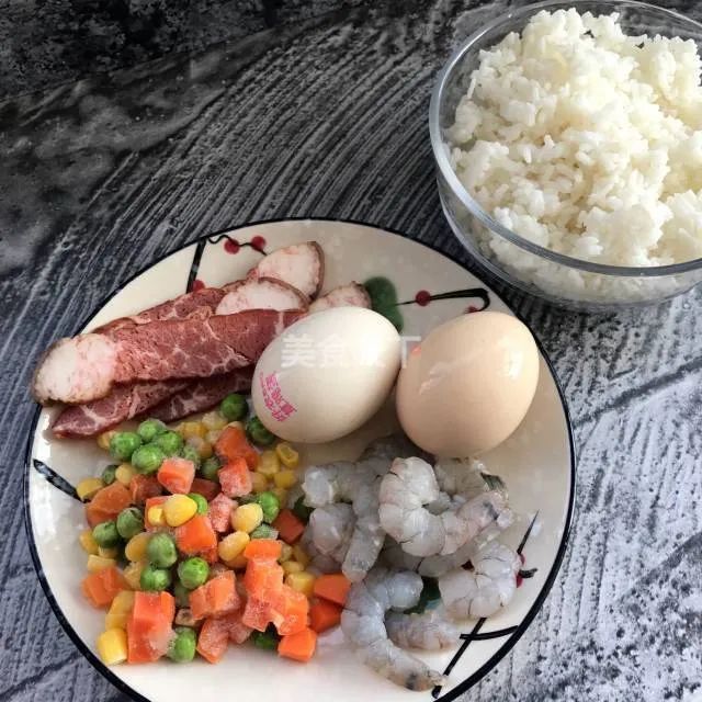 问鼎app官方下载 “隔夜饭”究竟能不能吃？它有什么危害