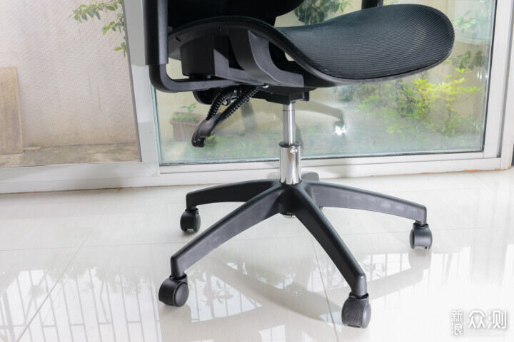 夏草木人体工学椅Fit带来进阶的舒适护腰凉爽_新浪众测
