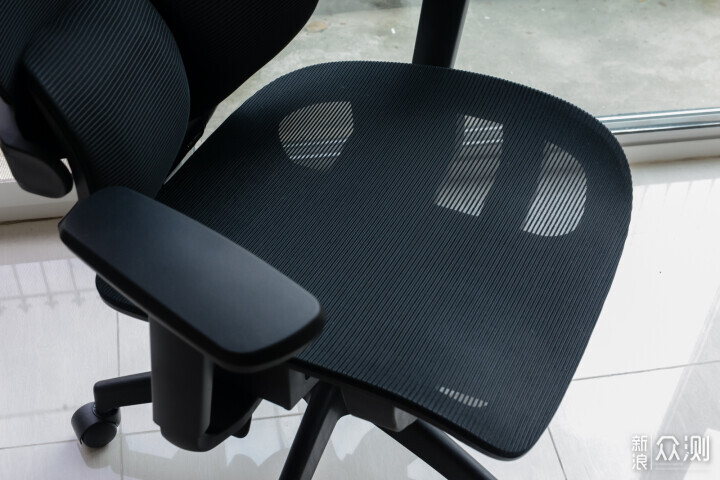 夏草木人体工学椅Fit带来进阶的舒适护腰凉爽_新浪众测