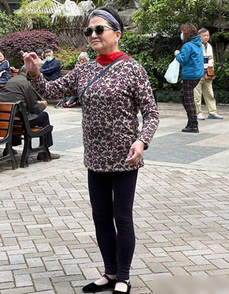 适合老年人穿搭的裤子_老年人如何挑选优雅裤子_淘宝广场舞中老年服装裤子