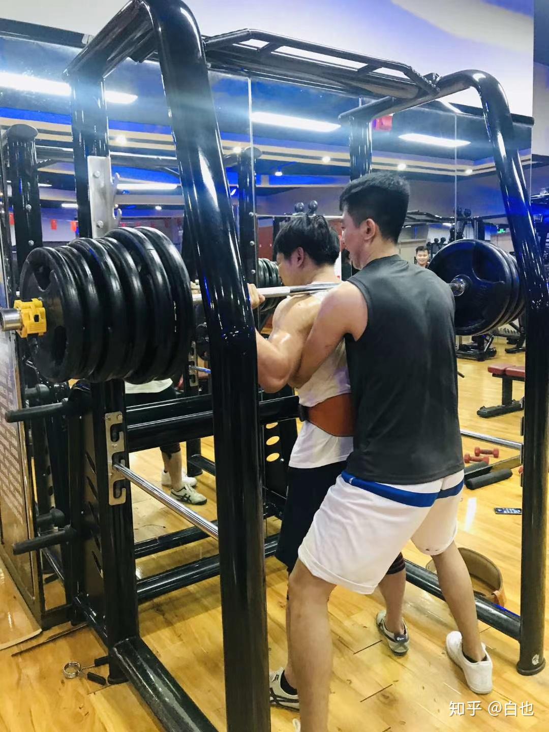健身手套耐磨 知乎_健身手套选购_健身护具作用