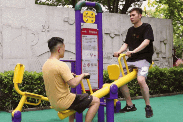 健身椅的正确使用方法_上海市社区体育设施分布_夏日社区运动健身