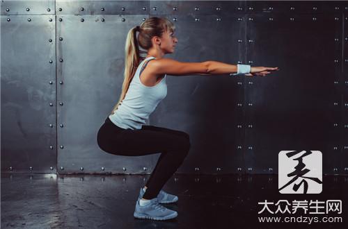 女生蹲起有什么好处_深蹲训练女性力量_女性深蹲好处