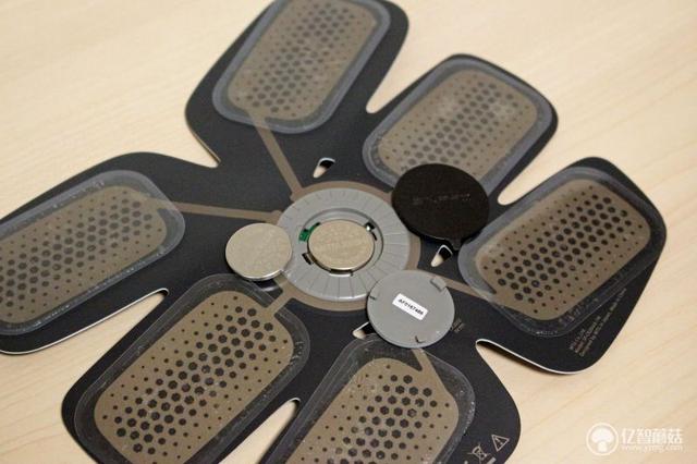 SIXPAD CR7智能家用增肌健腹仪_sixpad健身仪有用吗_EMS电流刺激肌肉原理
