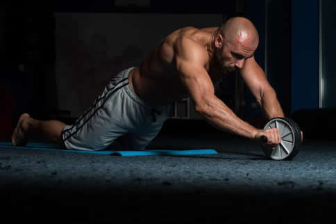 适合人群_腹肌轮效果怎么样_健腹轮训练好处