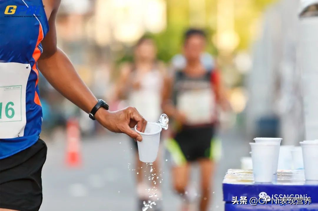 马拉松补水指南_马拉松赛事水合策略_sportsart fitness