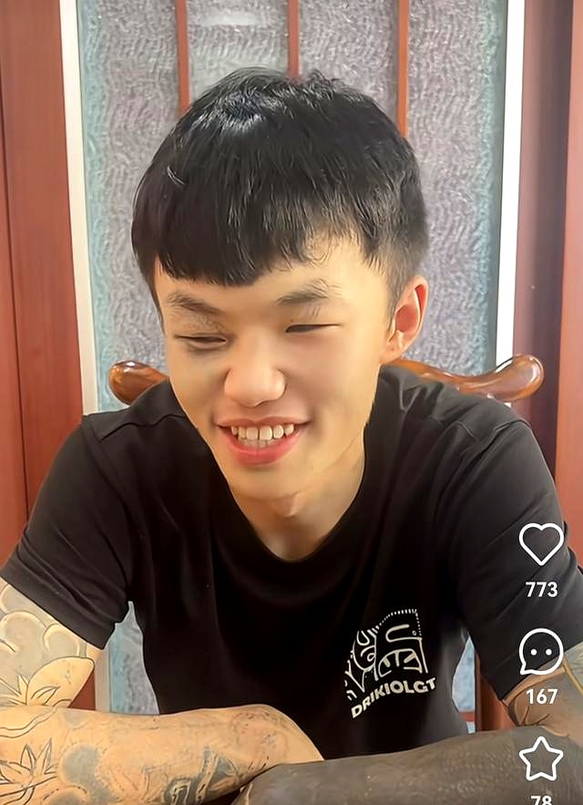 纹面男孩夏朝勇_成都学纹身哪里比较好_未成年人纹身新规