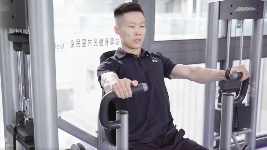 胸部背部臀腿核心训练_健身器械使用方法_健身椅使用说明