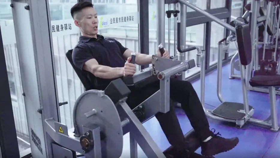 健身椅使用说明_健身器械使用方法_胸部背部臀腿核心训练