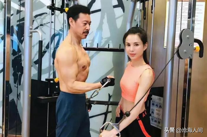 中老年人健身锻炼内容选择_中老年人健身锻炼时间安排_老年健身体操全身运动
