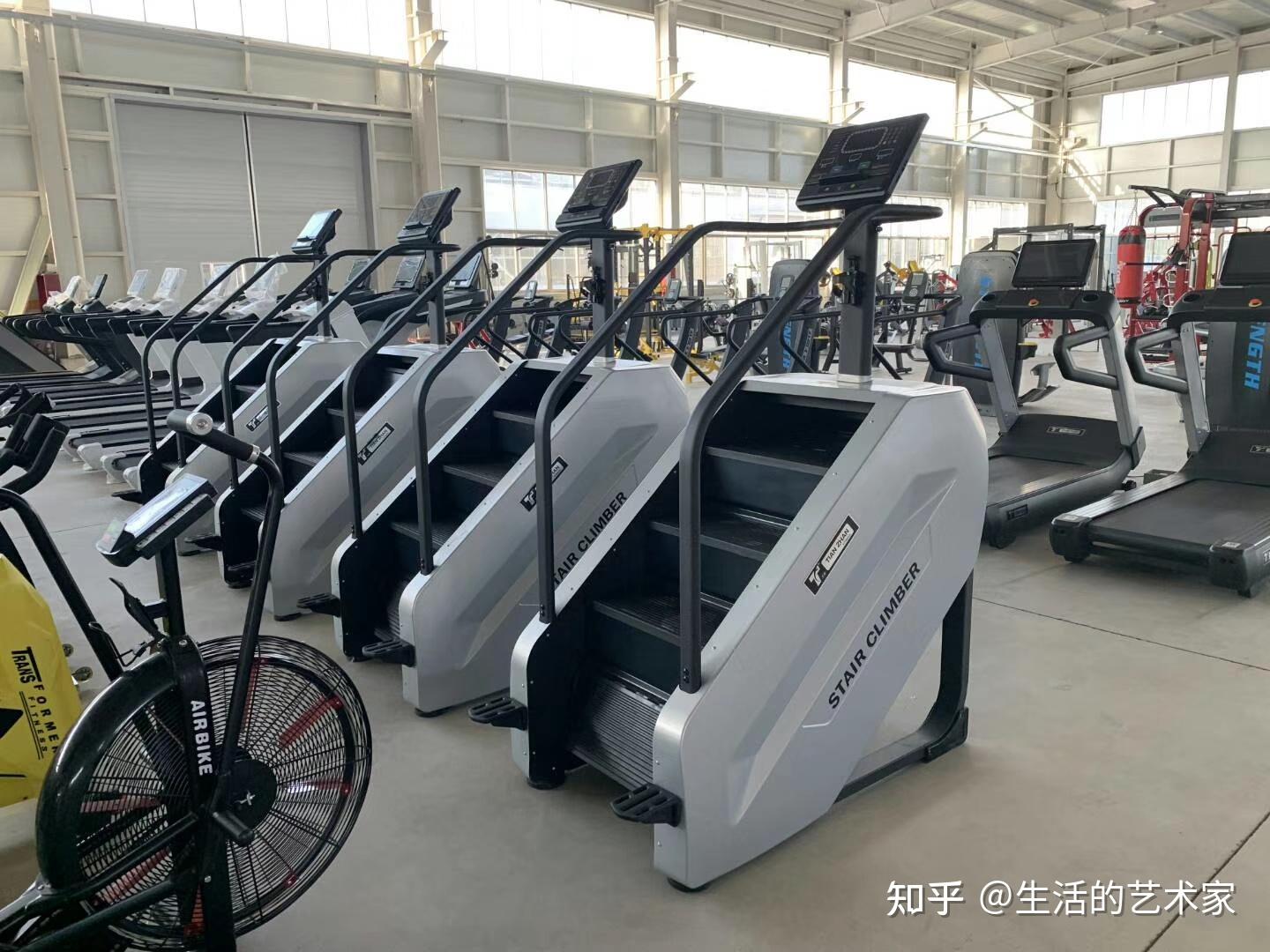 史密斯健身椅_多功能训练凳实用性_家用健身器材设计趋势
