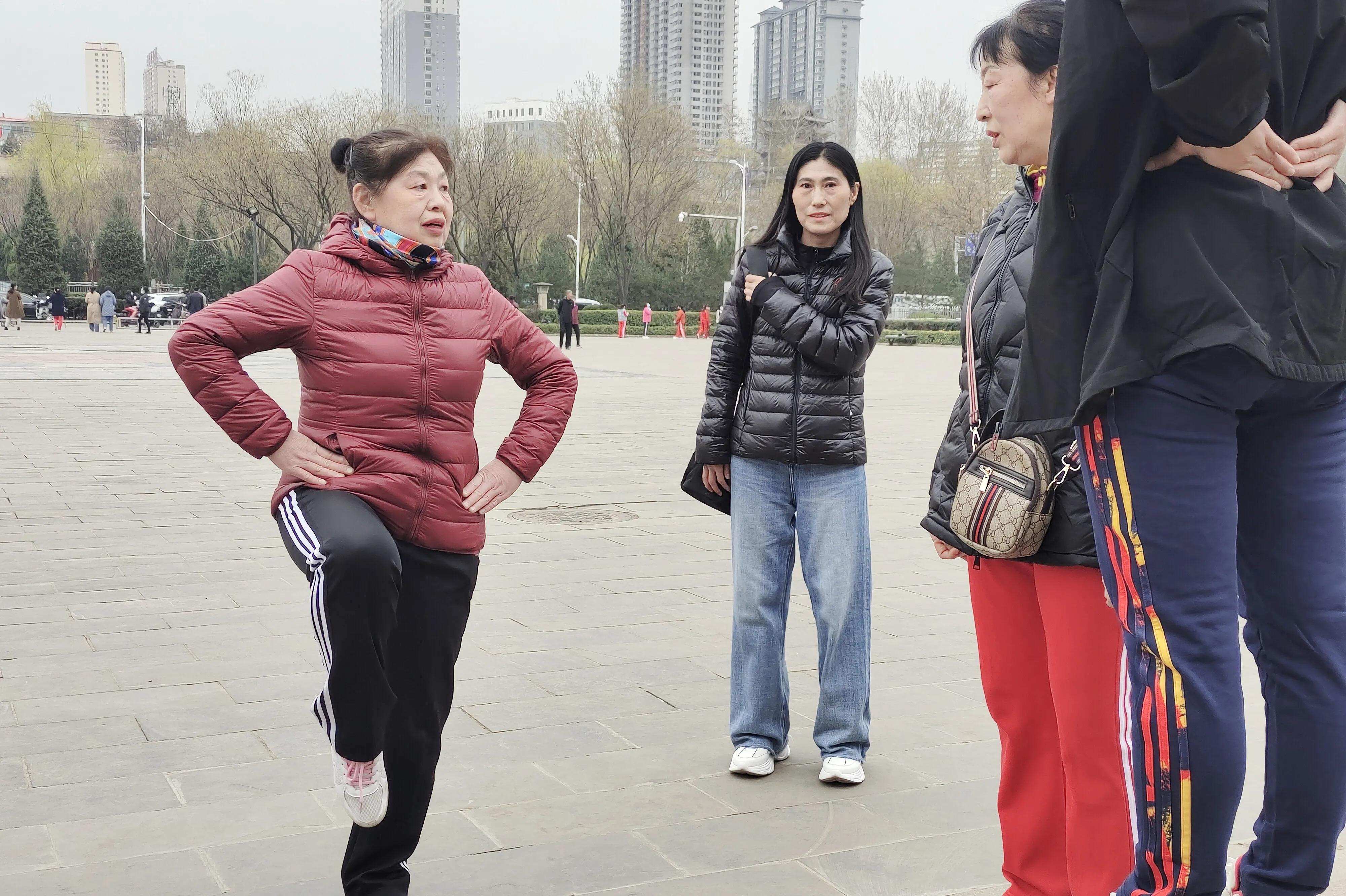 佳木斯健身操中老年人_佳木斯快乐舞步3套_疫情防控健身操