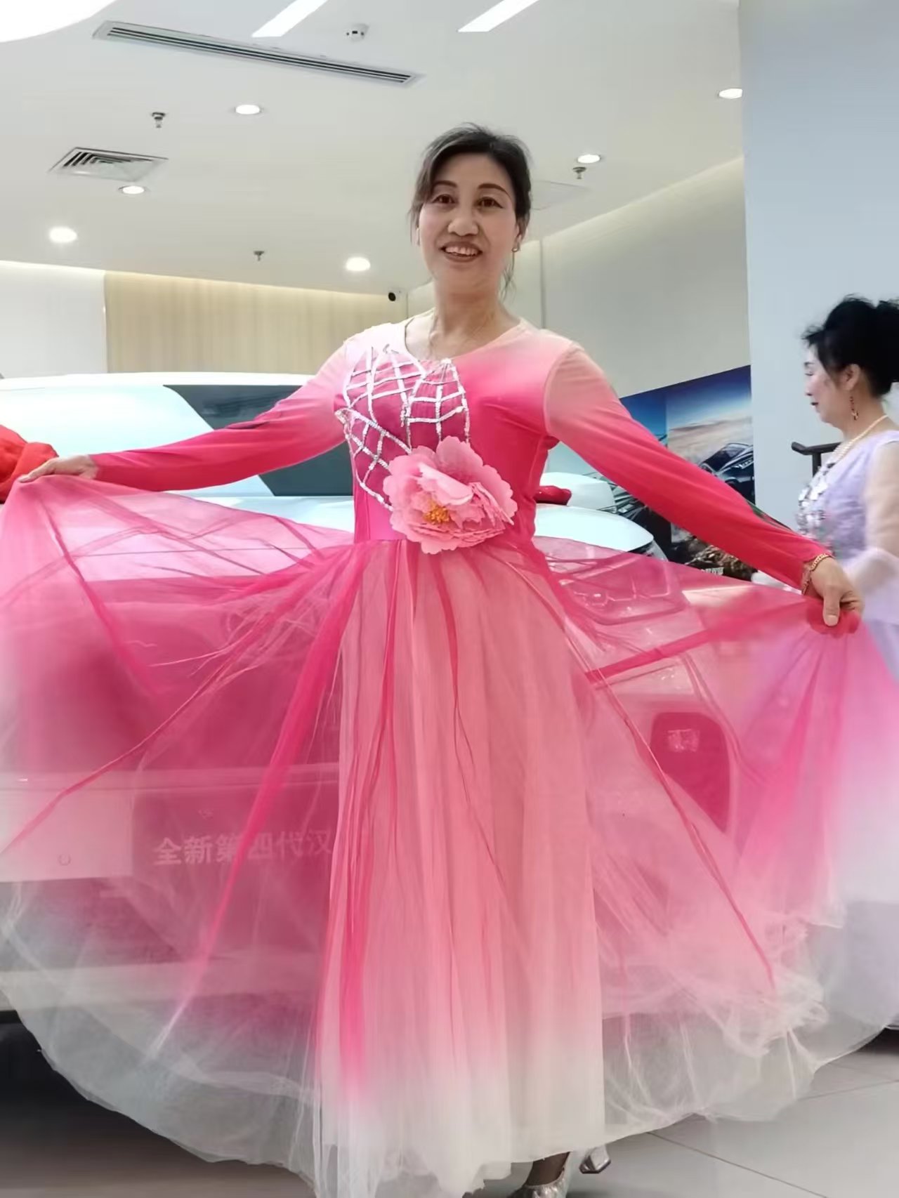 中老年人学唱歌_中老年人退休后新乐趣_退休教师老年大学舞蹈班