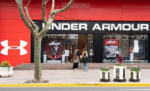 安德玛品牌历史发展_安德玛健身手套_安德玛库里合作结束