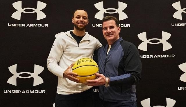 安德玛库里合作结束_安德玛品牌历史发展_安德玛健身手套