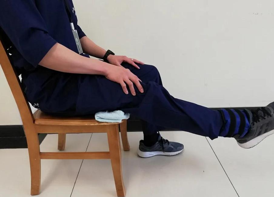 老年人椅子操_多功能哑铃凳健身椅_居家安全运动