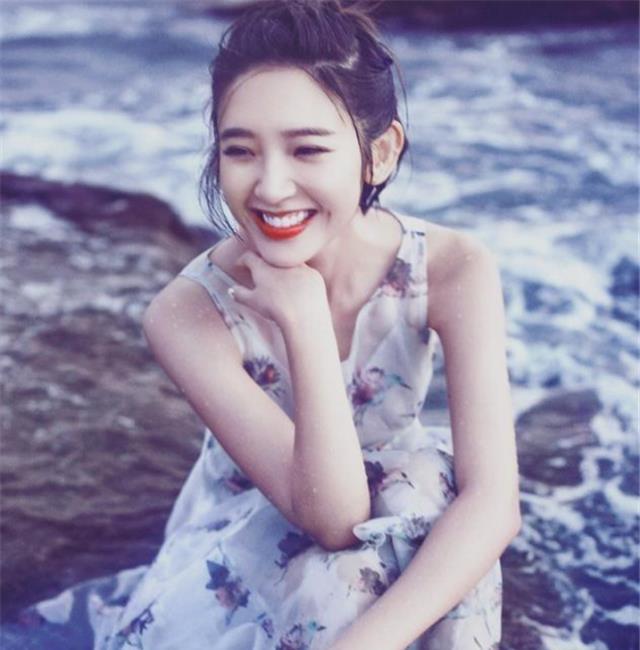 苹果肌 炯炯有神的眼睛 脸上有酒窝或者梨涡_女人显老脸部特征苹果肌