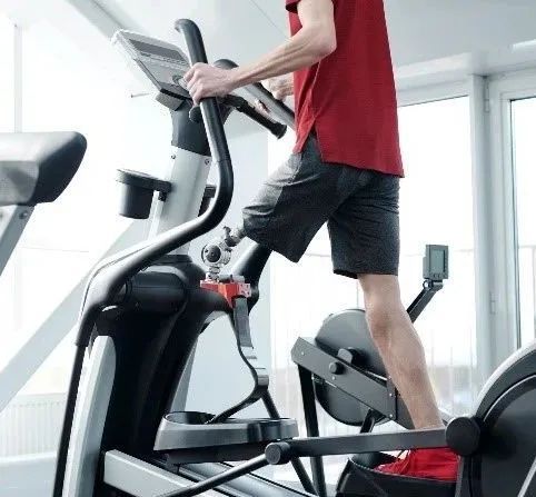 在家健身器材_家用跑步机选购_懒人健身器材有用吗