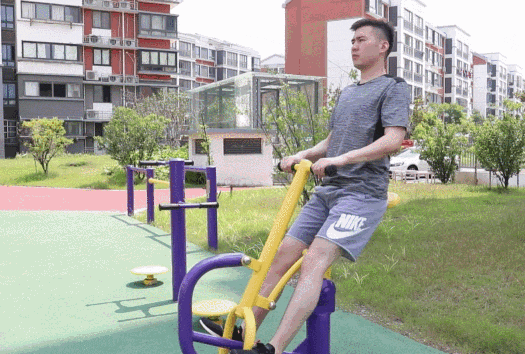 单人站综合训练器使用_上海社区健身设施分布_社区健身器材使用方法