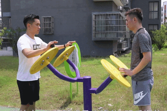 社区健身器材使用方法_上海社区健身设施分布_单人站综合训练器使用