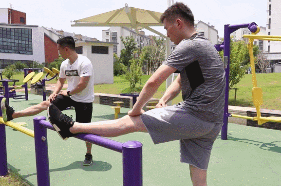 上海社区健身设施分布_社区健身器材使用方法_单人站综合训练器使用