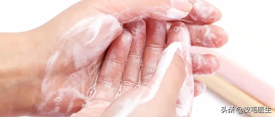 痘痘里的血要挤干净吗_不能挤痘痘的原因_哪些痘痘不能挤