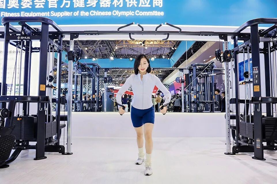 AI健身房智能化升级_舒华体育高端商用健身解决方案_综合训练器品牌