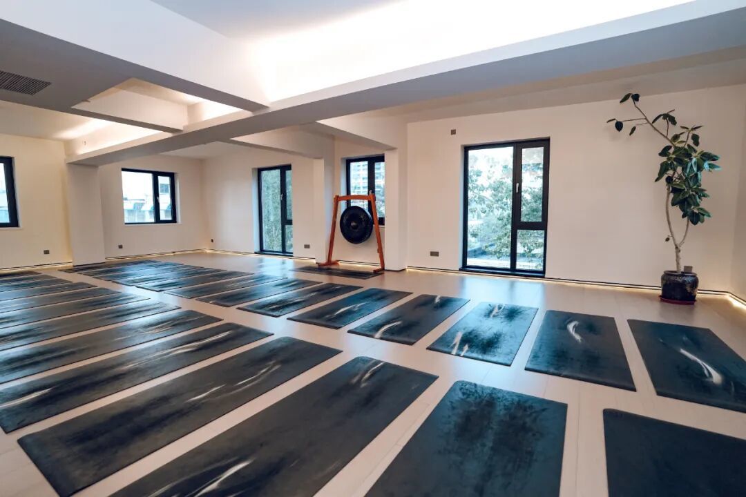 古典瑜伽发展历程_中国瑜伽行业兴衰分析_瑜伽健身椅图片