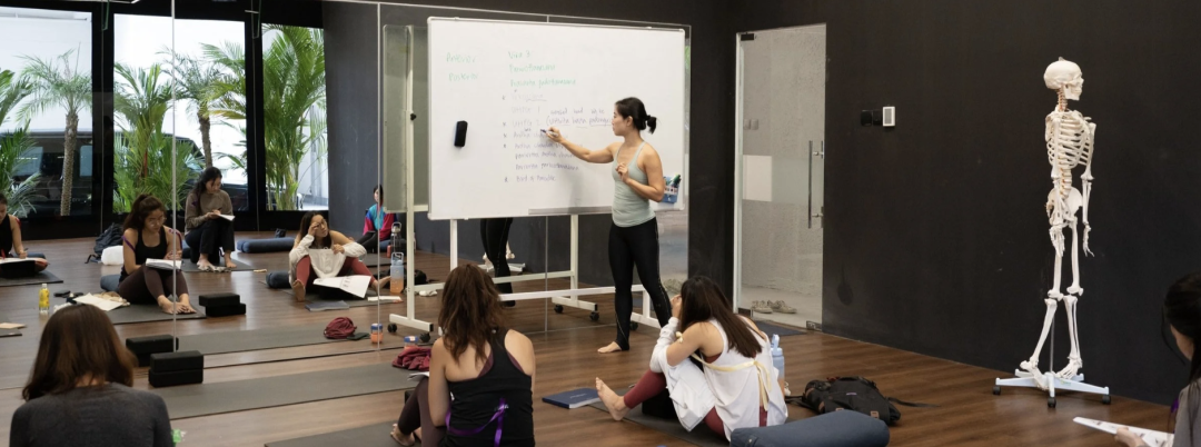 古典瑜伽发展历程_瑜伽健身椅图片_中国瑜伽行业兴衰分析