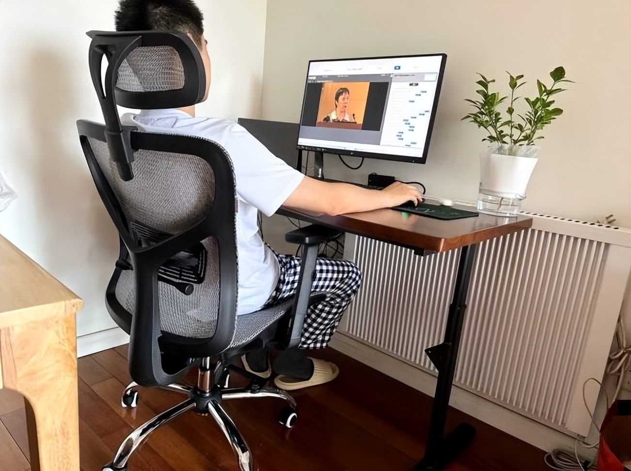 健身椅挑选_人体工学椅推荐品牌_SumLush夏草木人体工学椅评测