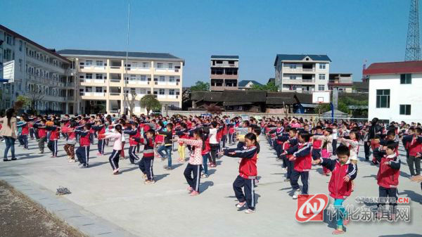广播体操七彩阳光小学_七彩阳光广播体操中心小学_全国第三套小学生广播体操七彩阳光