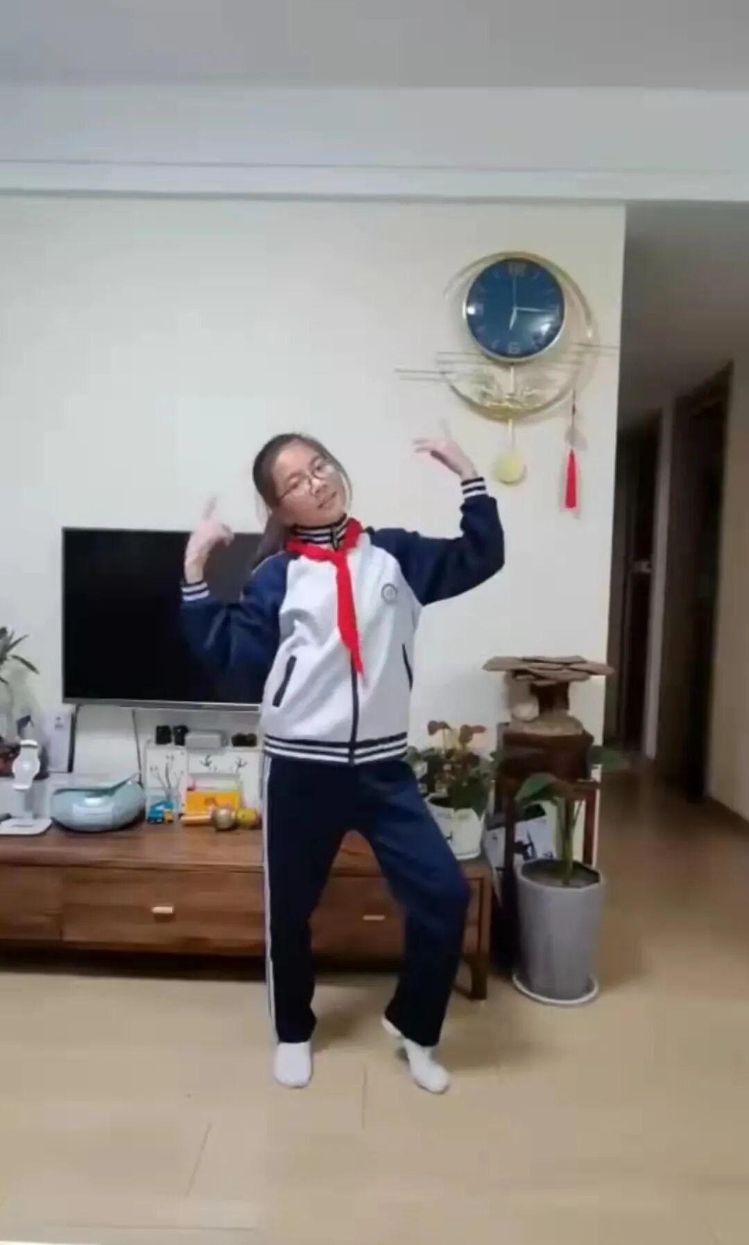 居家学习体能锻炼_运动操下载_青少年健康体能操舞