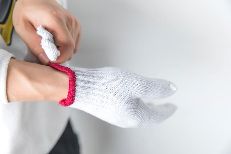 坚持戴手套晨练三个月效果_天冷晨练戴手套好处_健身手套样式