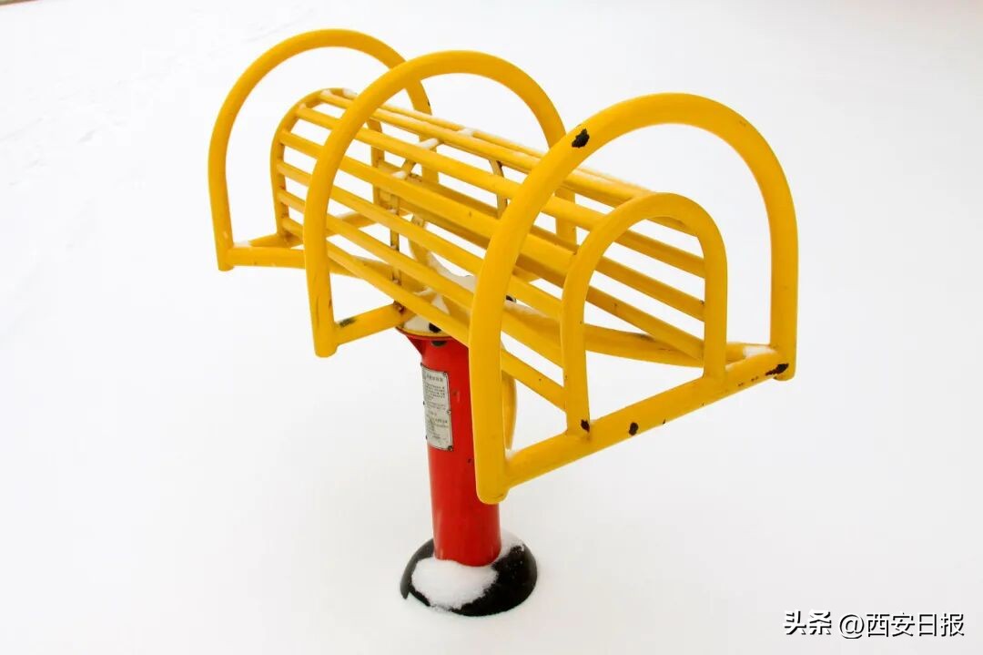 健身椅的正确使用方法_小区健身器材使用方法_太空漫步机正确用法