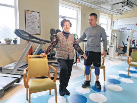 老年人健身_家庭多功能健身椅_健身房年龄限制