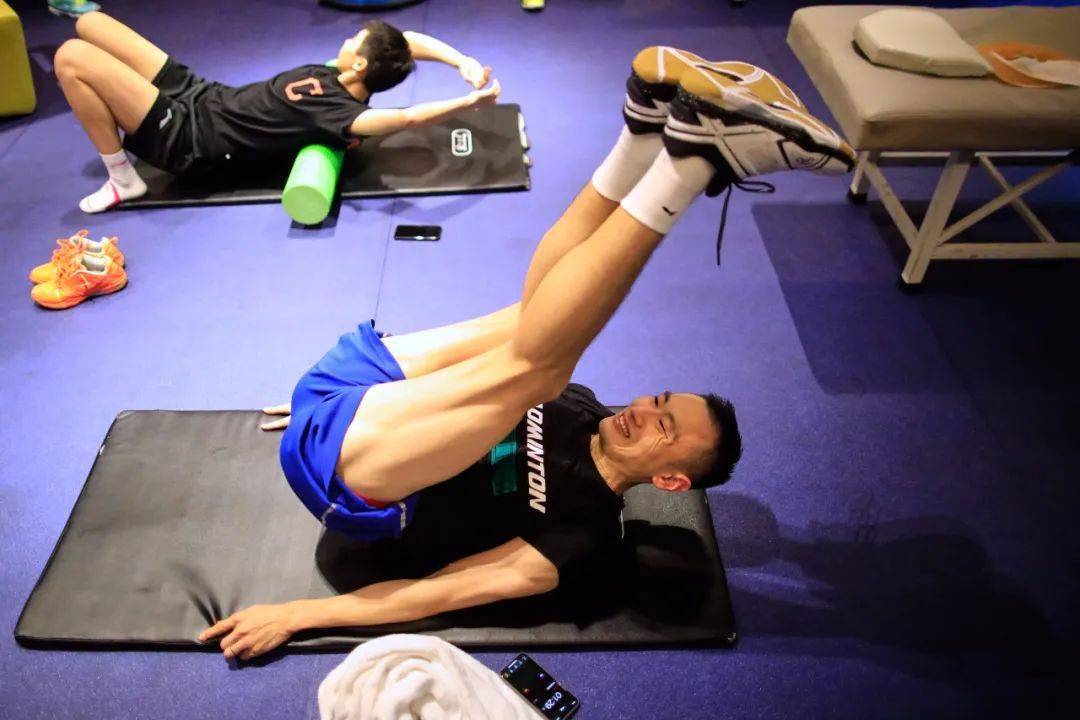 腰部减肥健美体操_奥运冠军基础训练动作_无需器械核心训练