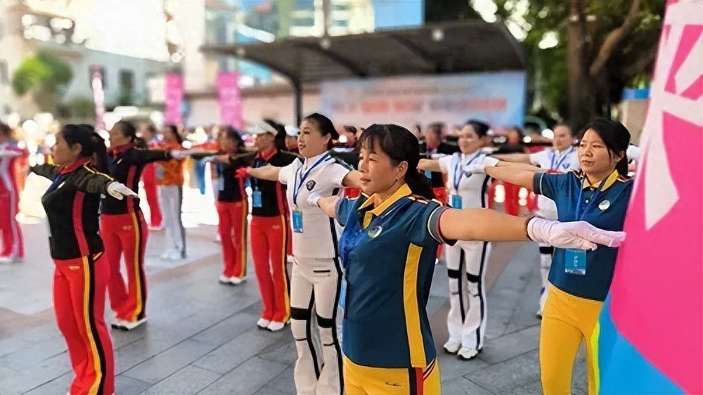 第二届舞韵华夏快乐东极邀请赛_佳木斯舞步完整版_佳木斯快乐舞步健身操推广交流活动