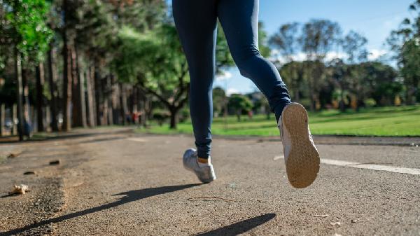 小区健身器材减肥_太空漫步机有氧运动减肥_健身椅可以减肥吗