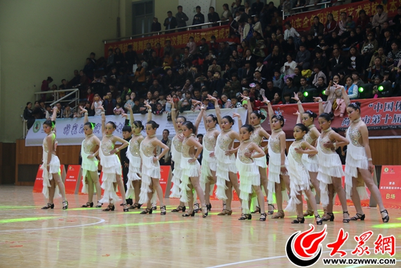 菏泽市体育舞蹈锦标赛参赛队伍_菏泽拉丁舞学校有几家_菏泽市第十届体育舞蹈锦标赛