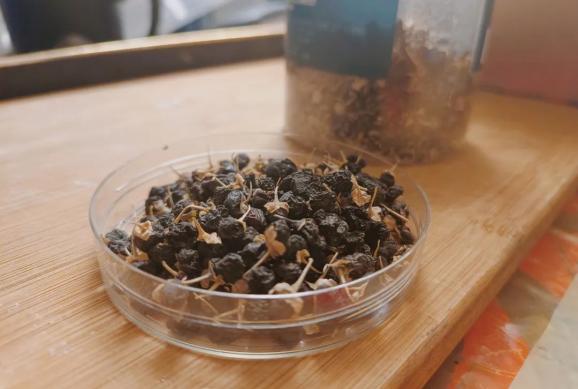 黑枸杞抗氧化作用_长期喝黑枸杞皮肤好得不得了_黑枸杞花青素功效