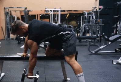 高效健身训练方案_三人综合训练器_哑铃多关节促睾增肌动作