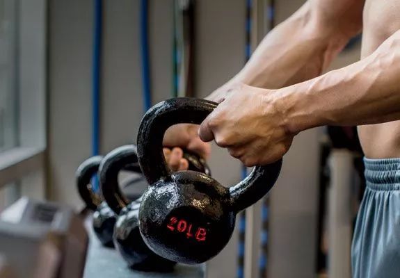 健身手套使用理由_健身手套优缺点分析_健身手套 护腕