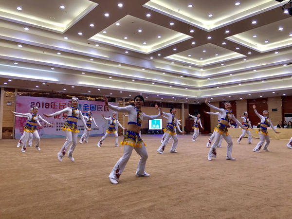 广场舞民族健身操_全国民族健身操比赛_民族健身操规定套路