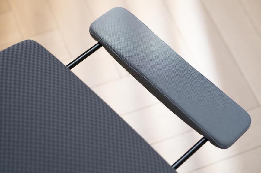 健身椅使用方法视频_人体工学椅护腰护脊 仿生脊椎动态调节 8轴双芯漂移卸力底盘