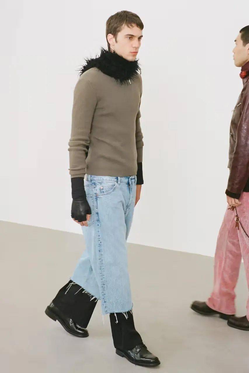 2025天天彩资料免费版官网 运动品牌视角下，如何用最「基础」的单品演绎「Clean Fit」的多元可能？