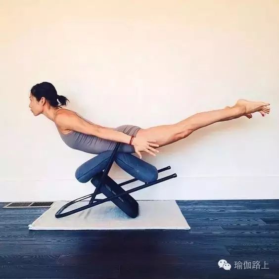 瑜伽椅辅助体式_瑜伽椅练习_健身椅使用方法图片